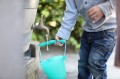 Składane wiaderko do wody i piasku Scrunch Bucket 9.jpg