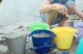 Składane wiaderko do wody i piasku Scrunch Bucket - Granatowy 6.jpg