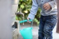 Składane wiaderko do wody i piasku Scrunch Bucket - Miętowy 6.jpg