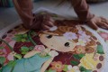 Janod Puzzle w walizce Obraz inspirowany twórczością Muchy 100 elementów 6+ Made in France 11.jpg