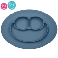 EZPZ Silikonowy talerzyk z podkładką mały 2w1 Mini Mat ciemny niebieski 1.jpg.png